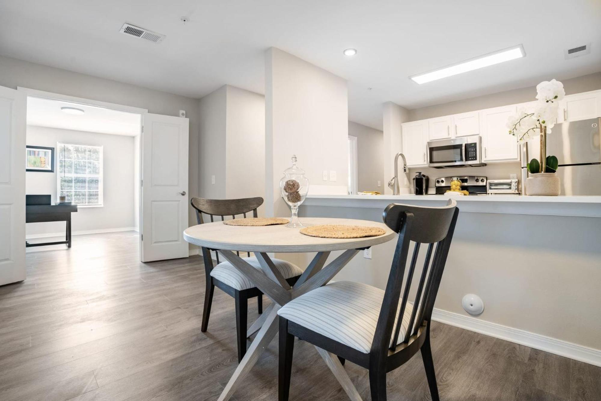 One Bedroom Apartment Near Downtown Роли Экстерьер фото